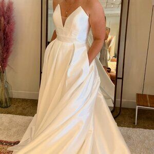 Ballgown Wedding Dress - New Never Worn or Altered